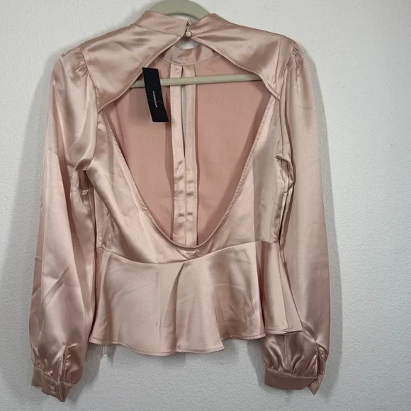 Lulu's Peach Satin Open-Back Peplum blouse - Picture 5 of 10